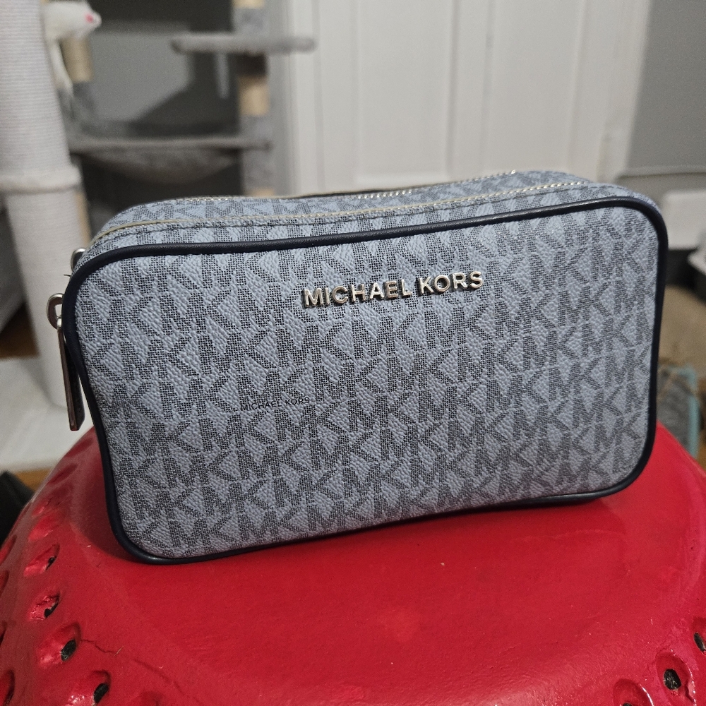 MICHAEL KORS MK Camera Bag in Blue Crossbody